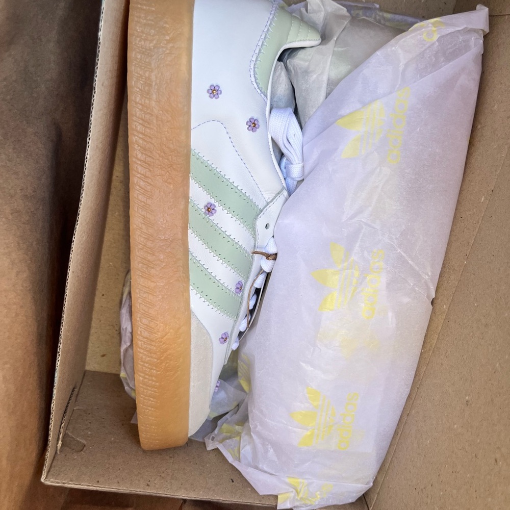 Adidas Sambae Sneaker in Off White/Linen Green - Picture 4 of 4